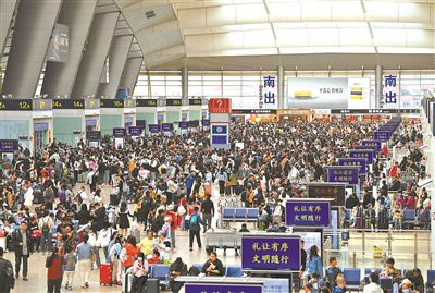 万向：北京七大火车站昨日发送旅客83.3万人次